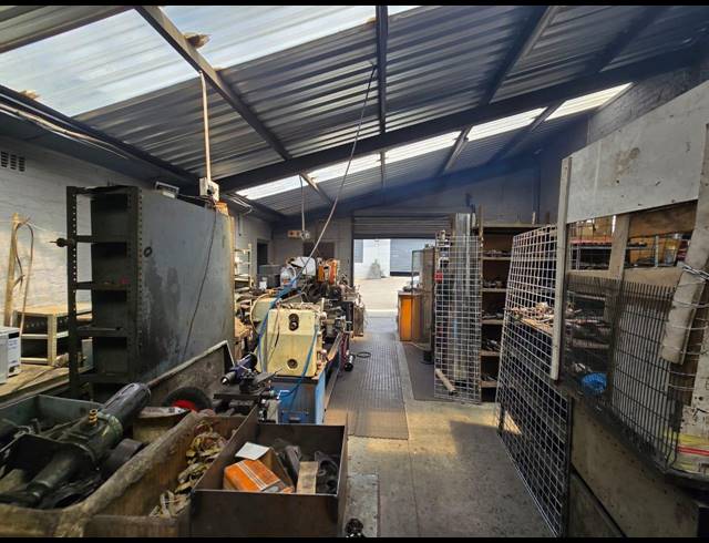 143M² WAREHOUSE TO LET IN BENROSE